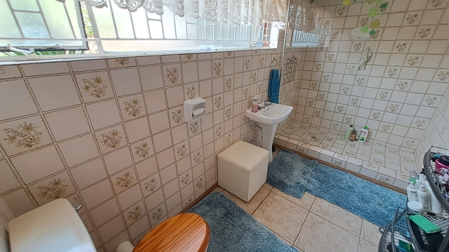 5 Bedroom Property for Sale in Langenhovenpark Free State